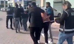 Ruhsatı bulunmayan işletmenin sahibinden 2 milyon TL alan şüphelilere yönelik operasyonun görüntüleri ortaya çıktı