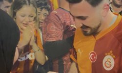 Şampiyonluk kutlamalarında evlilik teklifi sürprizi