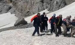 Şelalede mahsur kalan vatandaş kurtarıldı