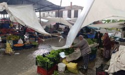 Selendi'de lodos ve sağanak hayatı felç etti