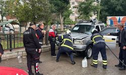 Siirt'te park halindeki pikap yandı