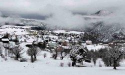 Sivas'ın baharı kışı aratmadı, yüksek kesimlerde kar etkili oldu