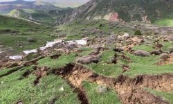Sivas'ta karların erimesi ve aralıksız süren yağış heyelana neden oldu