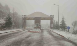 Spil Dağı'na Mayıs ayında kar yağdı