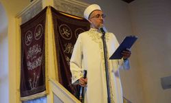 Sultan Abdülmecid'in şifa bulduğuna inanılan camide 100 yıllık kılıçla bayram hutbesi
