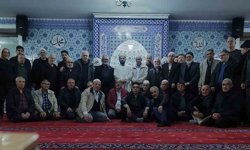Suriyeli Abdülkerim Ömer'e cami cemaatinden anlamlı uğurlama