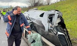 TEM Otoyolu'nda kontrolden çıkan otomobil bariyerlere çarptı: 1 ağır yaralı