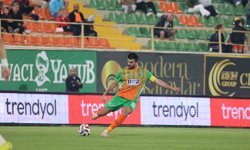 Trendyol Süper Lig: Corendon Alanyaspor: 2 - Kayserispor: 1 (İlk yarı)