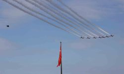 Türk Yıldızları ve SOLOTÜRK'ten Samsun semalarında nefes kesen gösteri