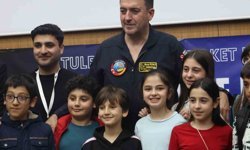 TUSAŞ Baş Test Pilotu Murat Özpala Erzurum'da gençlerle buluştu: 'Hayallerimi kitaba dönüştürüyorum'