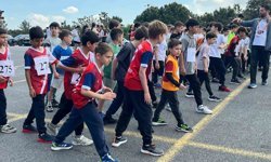 Ümraniye'de genç sporcular kros parkurunda yarıştı