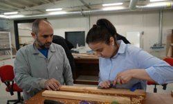 Unutulmaya yüz tutan ahşap oyma sanatı, bu kursla gelecek kuşaklara aktarılıyor