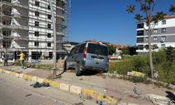 Uşak'ta park halindeki araca çarpan otomobil kazaya neden oldu: 4 yaralı