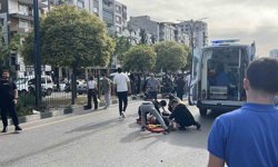 Üst geçitteki asansörde kurtarma çalışması yapılırken iki motosiklet çarpıştı: 2 yaralı