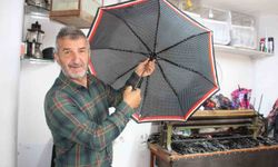 Yağmurun başkentinde 40 yıldır şemsiye tamir ediyor