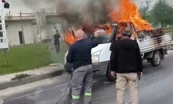 Yanan kamyonete ilk müdahaleyi beton mikseri yaptı