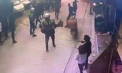 Yangında mahsur kalan yaşlı kadını jandarma ekipleri kurtardı