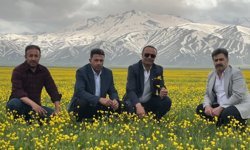 Yüksekova'da iki mevsim bir arada yaşanıyor