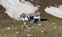 Yüksekova'da pancar işçilerini taşıyan minibüs uçuruma yuvarlandı: 1 ölü, 7 yaralı