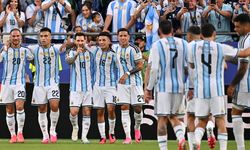 Messi’nin tarihe geçtiği maçta son şampiyon galibiyetle başladı