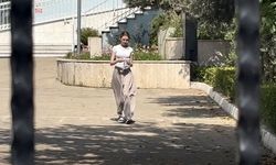 10 saniyeyle hayalleri kapıda kaldı: YKS'ye geç kalan öğrencinin üzüntüsü kameraya yansıdı