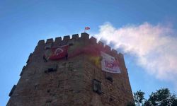 Alanya'da JAK ekiplerinden Alanya Kızılkule'de nefes kesen gösteri