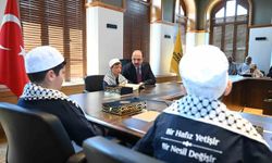 Başkan Altay, bilgehanelerde eğitim alarak tamamı hafızlık imam hatip okullarını kazanan öğrencilerle buluştu
