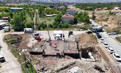 Başkan Er, temel atma töreninde beton dökümünü durdurdu