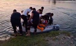 Batman'da adacıkta mahsur kalan 5 kişiyi itfaiye kurtardı