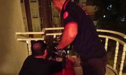 Batman'da balkon korkuluklarına kafası sıkışan küçük kızı itfaiye kurtardı