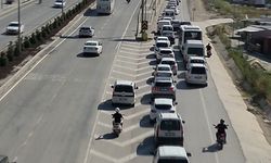 Bekleyen onlarca sürücüyü hiçe sayarak 'kaynak' yapan sürücüler dron kamerasıyla tespit edildi