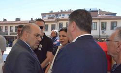 Bir cenaze, tek parti, 2 genel başkan