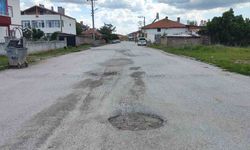Bozuk yollar tepki çekti, mahalleli isyan etti