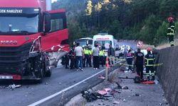 Burdur'da tır ile hafif ticari araç çarpıştı: 1 ölü, 1 yaralı