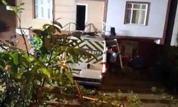 Çekmeköy'de servis minibüsü evin bahçesine uçtu: 1 yaralı