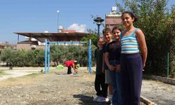 Çöpleri yakmak isterken oyun parkını yaktı