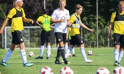 Dirk Kuyt, 11 yıl sonra Fenerbahçe'ye döndü