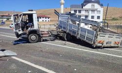 Elazığ'da kamyonlar çarpıştı: 1 yaralı