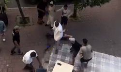 Fatih'te yabancı uyruklu şahıslar arasında bıçaklı kavga kamerada