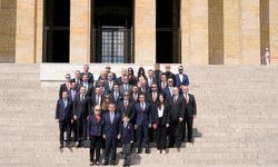 Galatasaray Başkanı Dursun Özbek, kurullarıyla birlikte Anıtkabir'i ziyaret etti