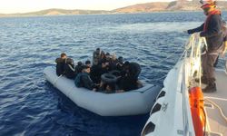 İzmir açıklarında göçmen operasyonu: 4'ü çocuk 65 düzensiz göçmen yakalandı
