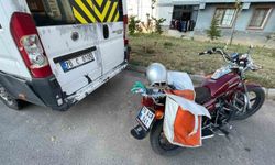 Karaman'da minibüse çarpan motosikletin sürücüsü yaralandı