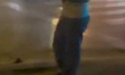 Kavga ettiği kişilere silahla saldırmaya çalıştığı iddia edilen saldırgan kamerada
