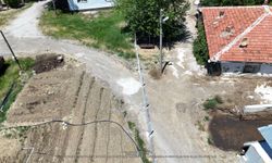 Komşunun kurduğu çitlerden dolayı evine gidecek yol kalmadığını iddia etti