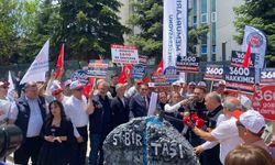 Memurlar taleplerini 'sabır taşı' ile dile getirdi