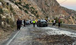 Mersin'de yola akan mazot zincirleme kazaya neden oldu, 4 araç birbirine girdi