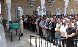 Otomobilin çarptığı elektrikli bisiklet sürücüsü son yolculuğuna uğurlandı