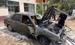 Park halindeki otomobilde çıkan yangın söndürüldü