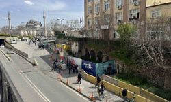 Roma kalıntıları ile modern şehir yaşamı aynı karede