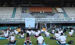 Sağlıklı yaşlanma için yoga yaptılar